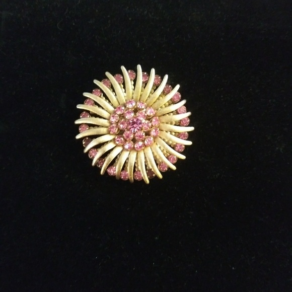 Jewelry - Vintage Gold and Pink Rinstone Brooch